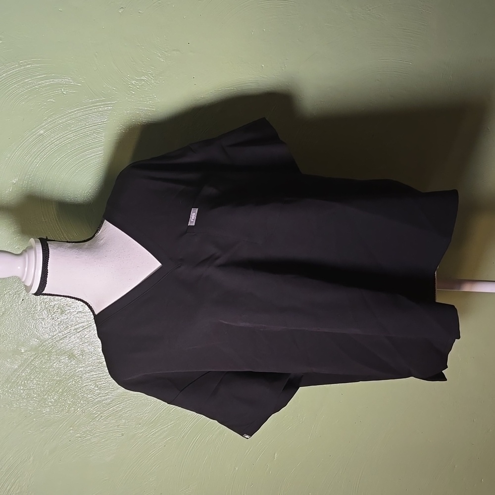 Figs technical sz xl black scrub top